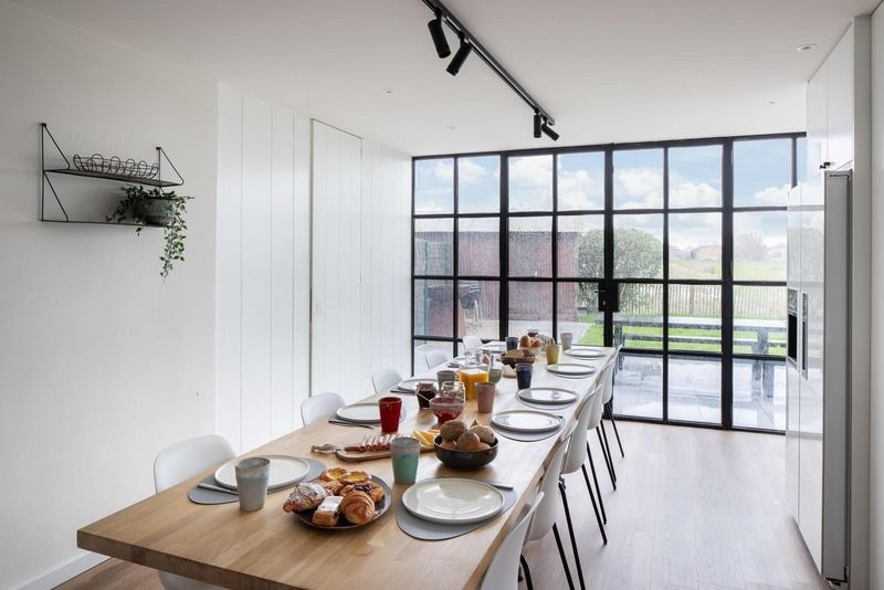 La grande table de la Guesthouse Beaufort